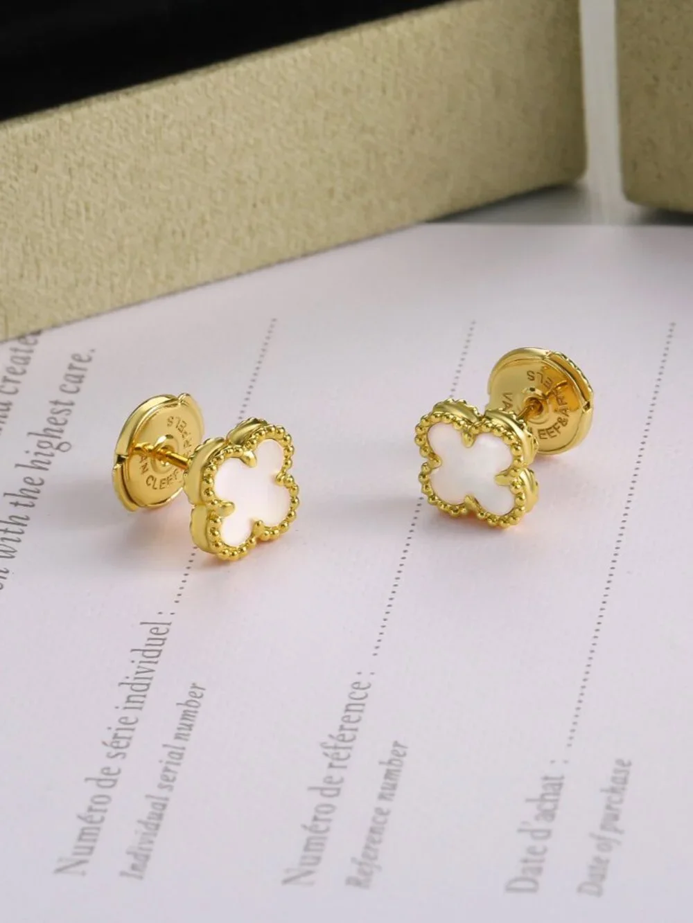☺️Van Cleef & Arpels☺️ white earrings